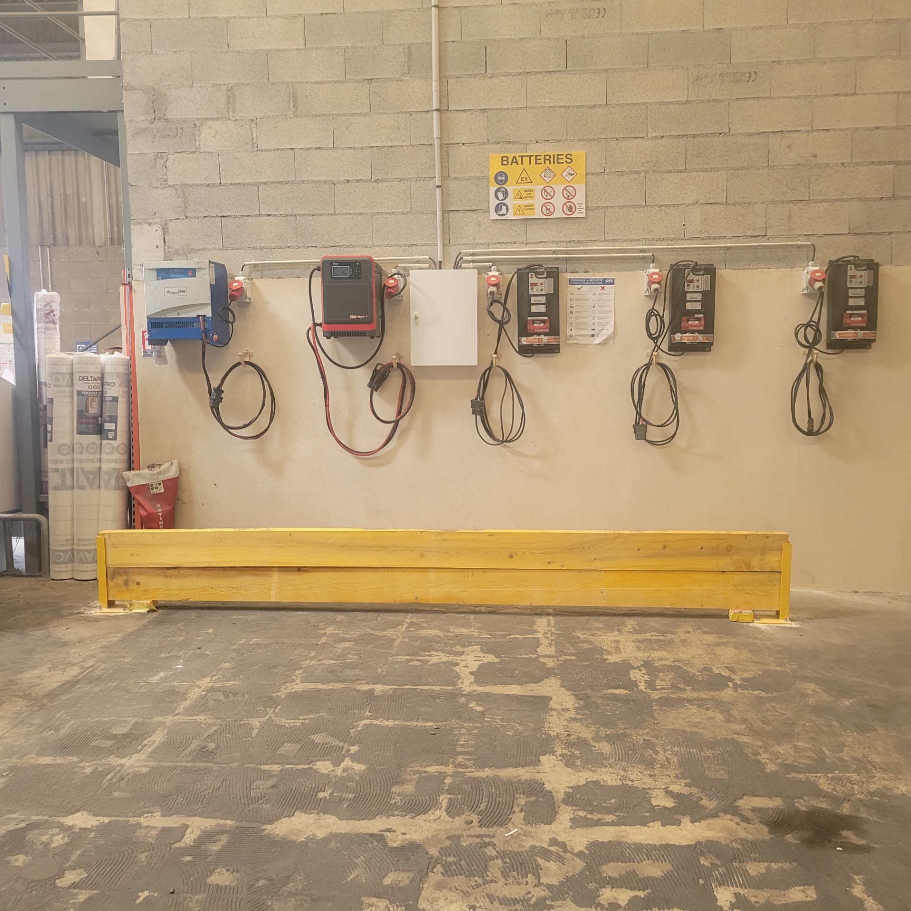 Zone de recharge de batteries pour chariots élévateurs — installation ELEC'TONIC